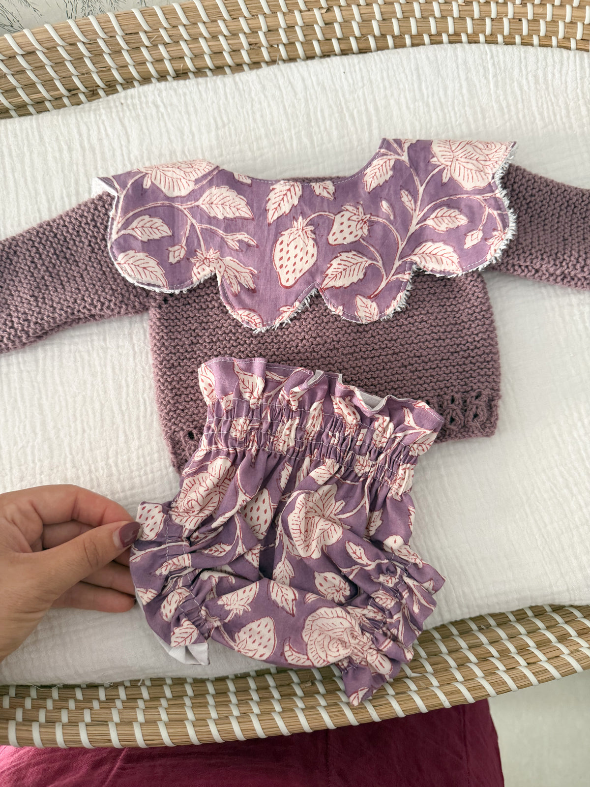 Cuello ondas flor india morada