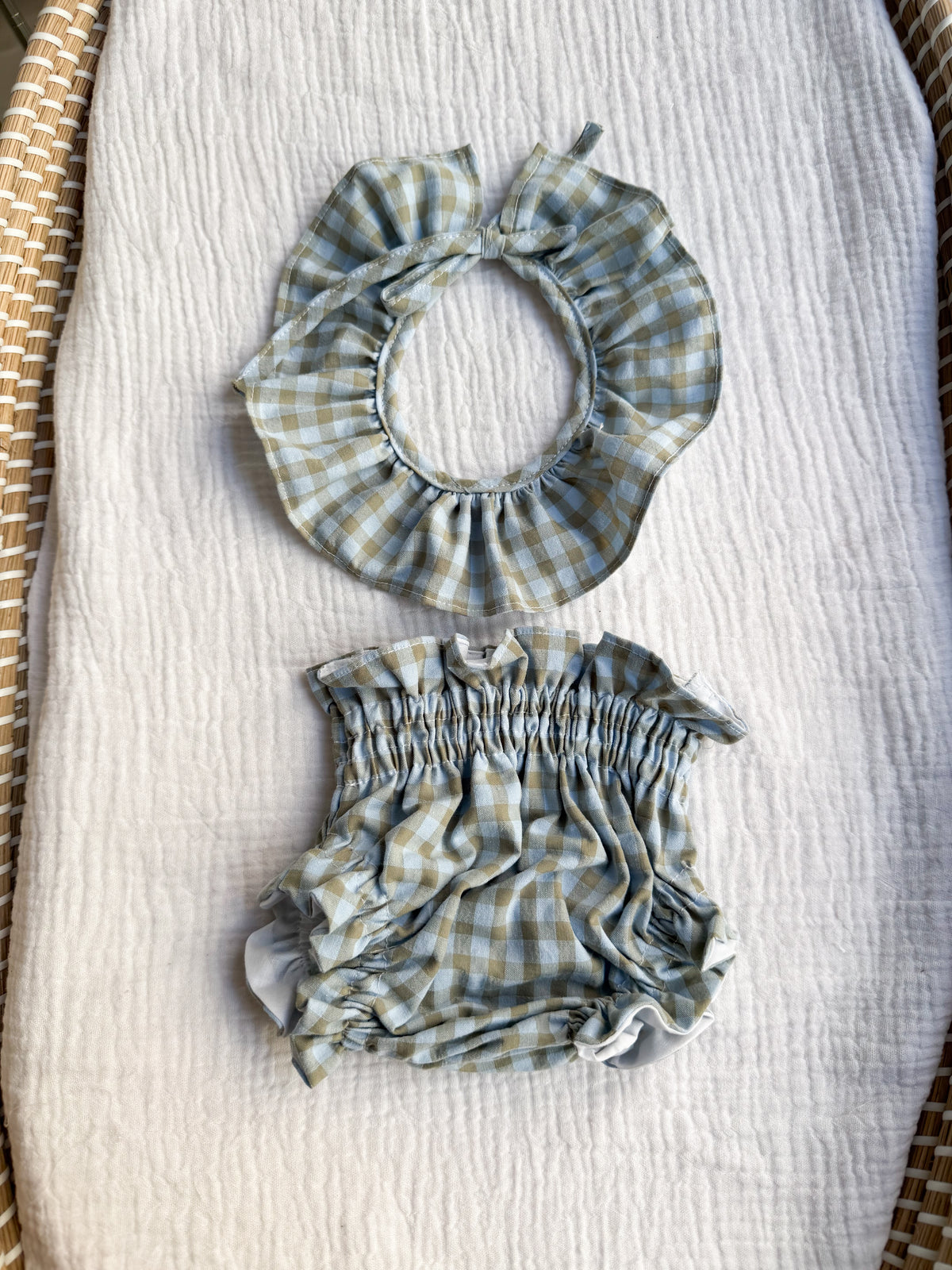 Cuello vichy celeste y marrón