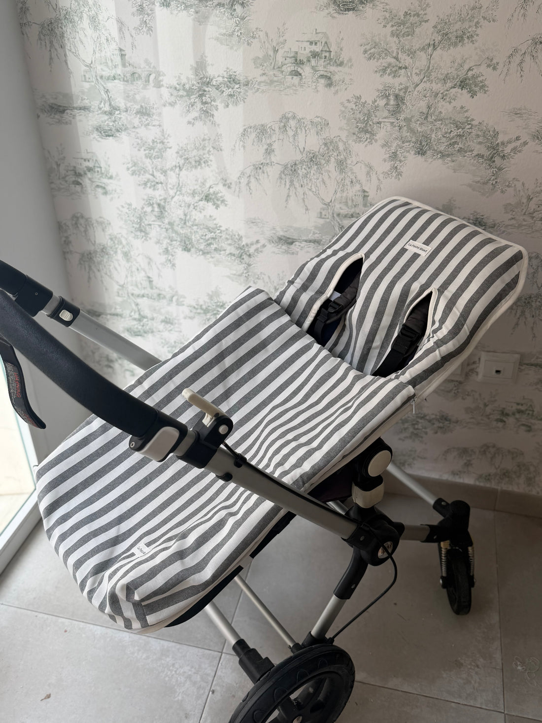 Saco universal para silla en rayas grises
