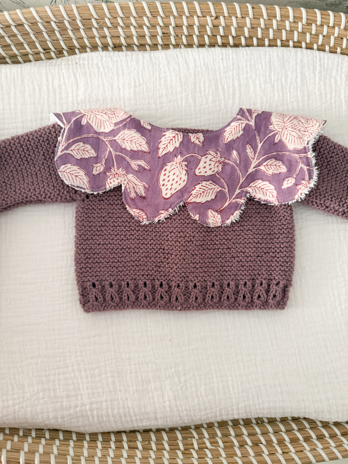 Cuello ondas flor india morada