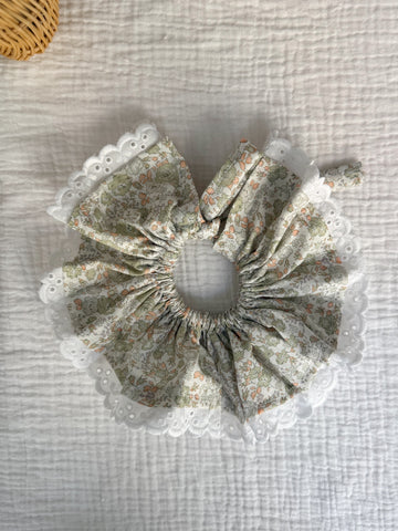 Cuello regulable flor verde