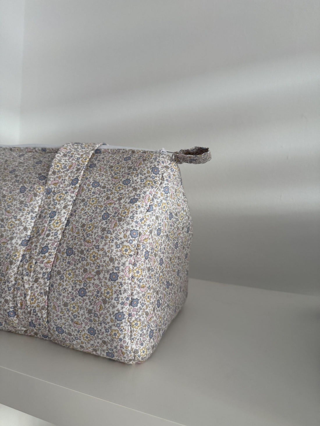 Bolsa de viaje flor gris nude