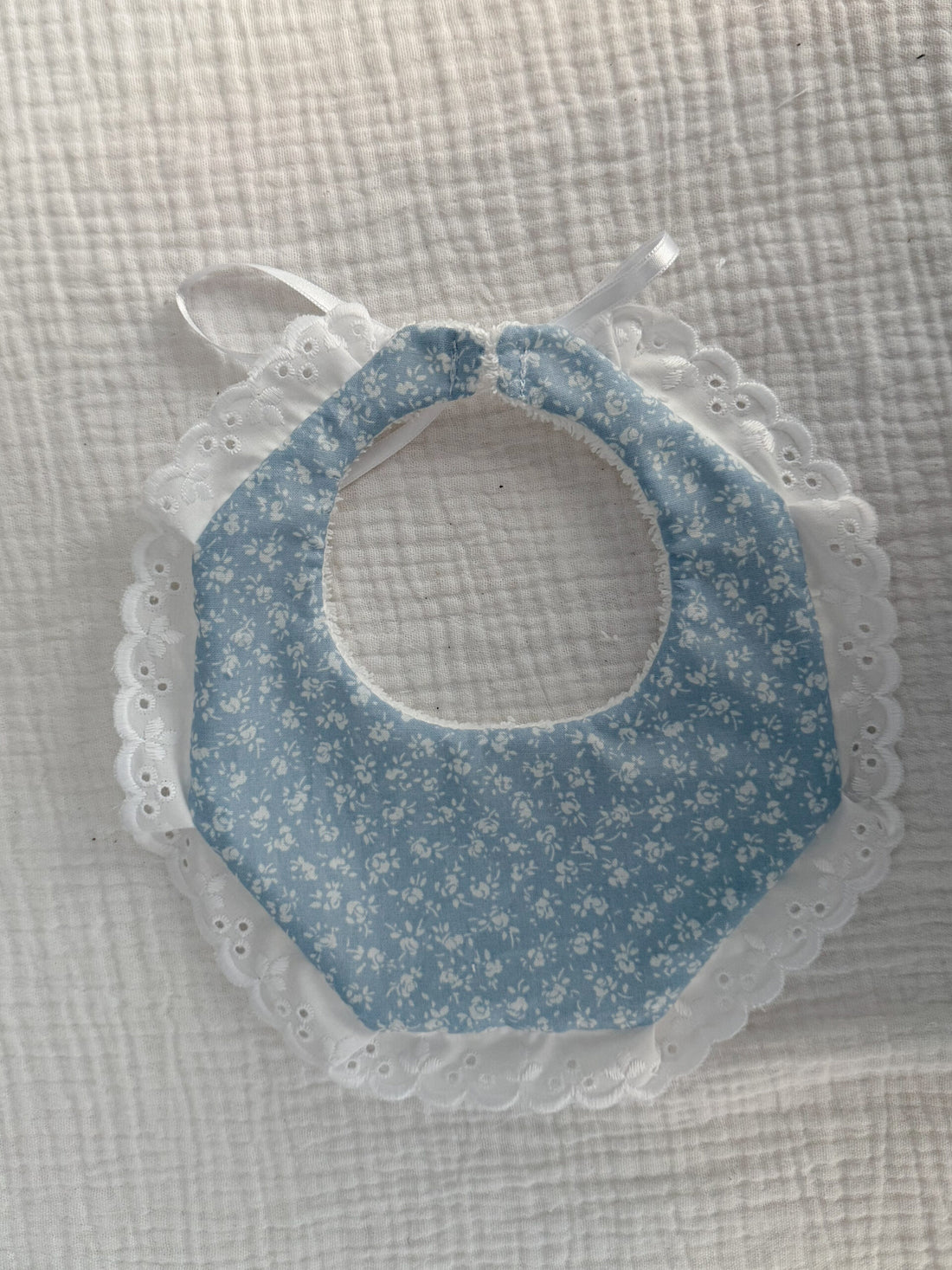 Babero hojas azules