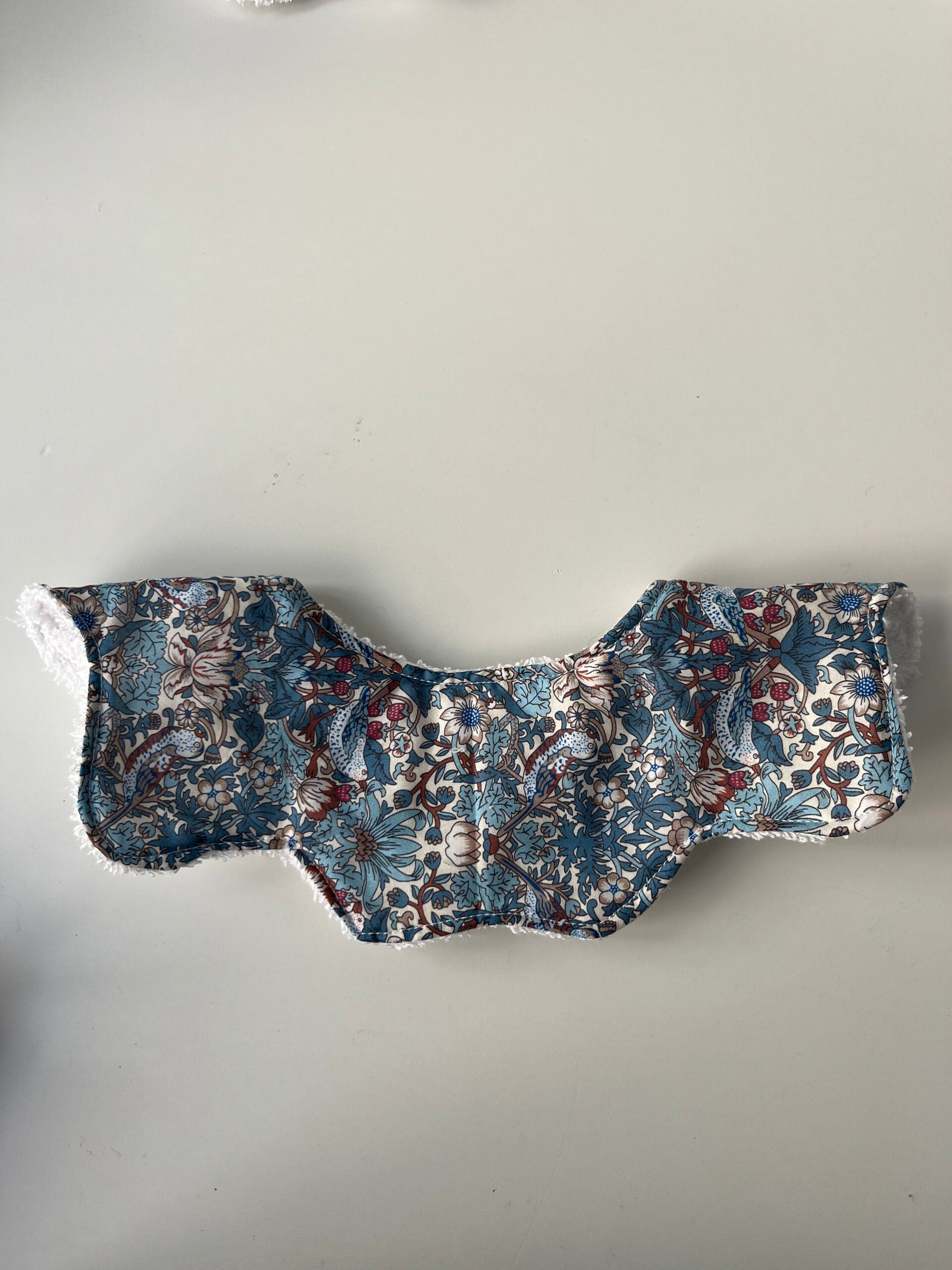 Cuello salvababas ondas liberty azul