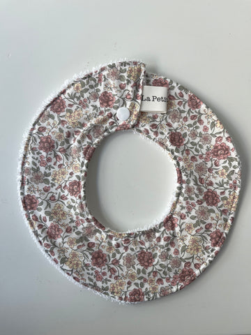 Cuello salvababas flores olivia