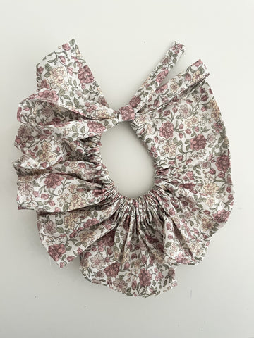 Cuello regulable flor olivia