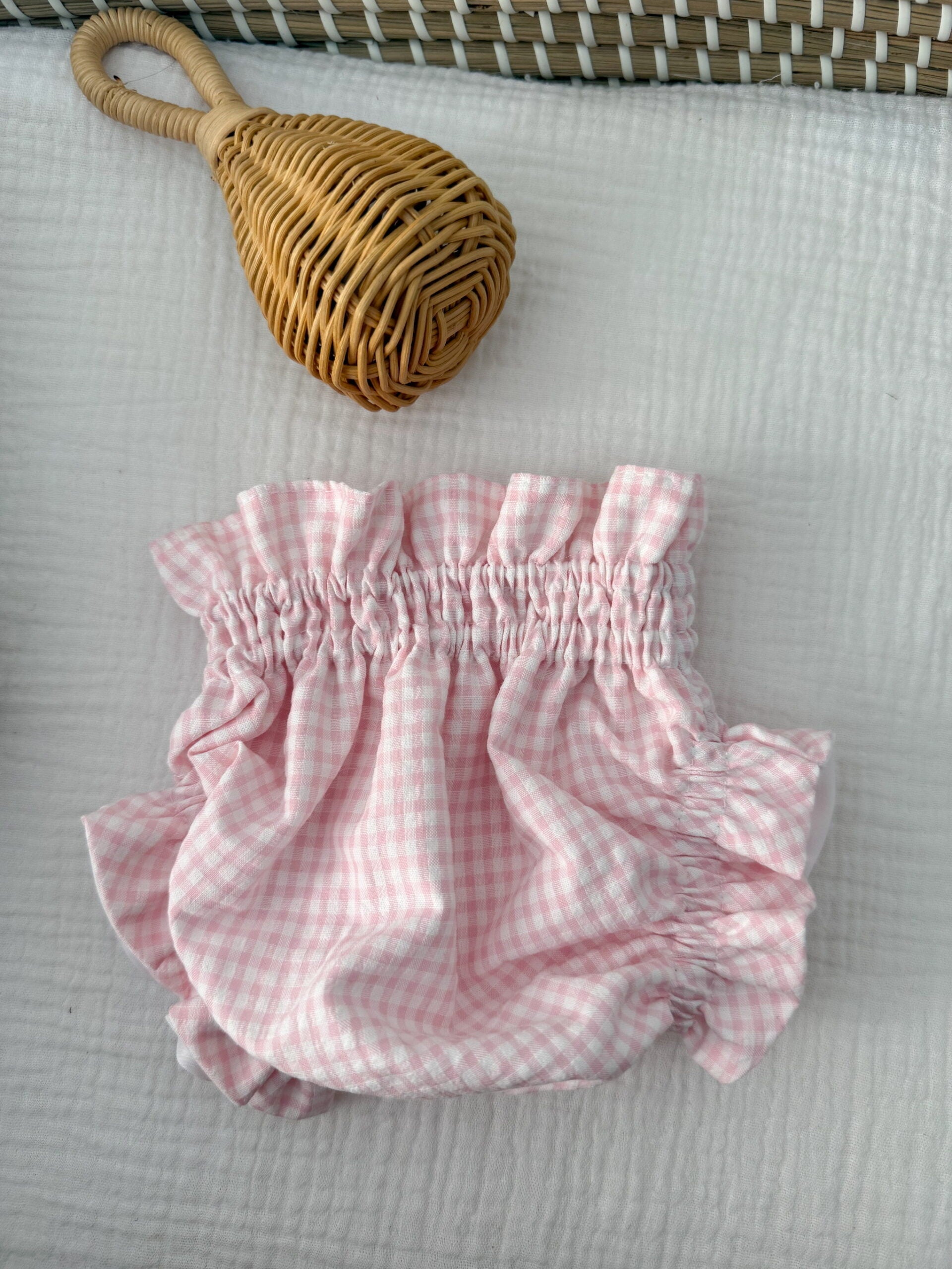 Cubrepañal vichy rosa