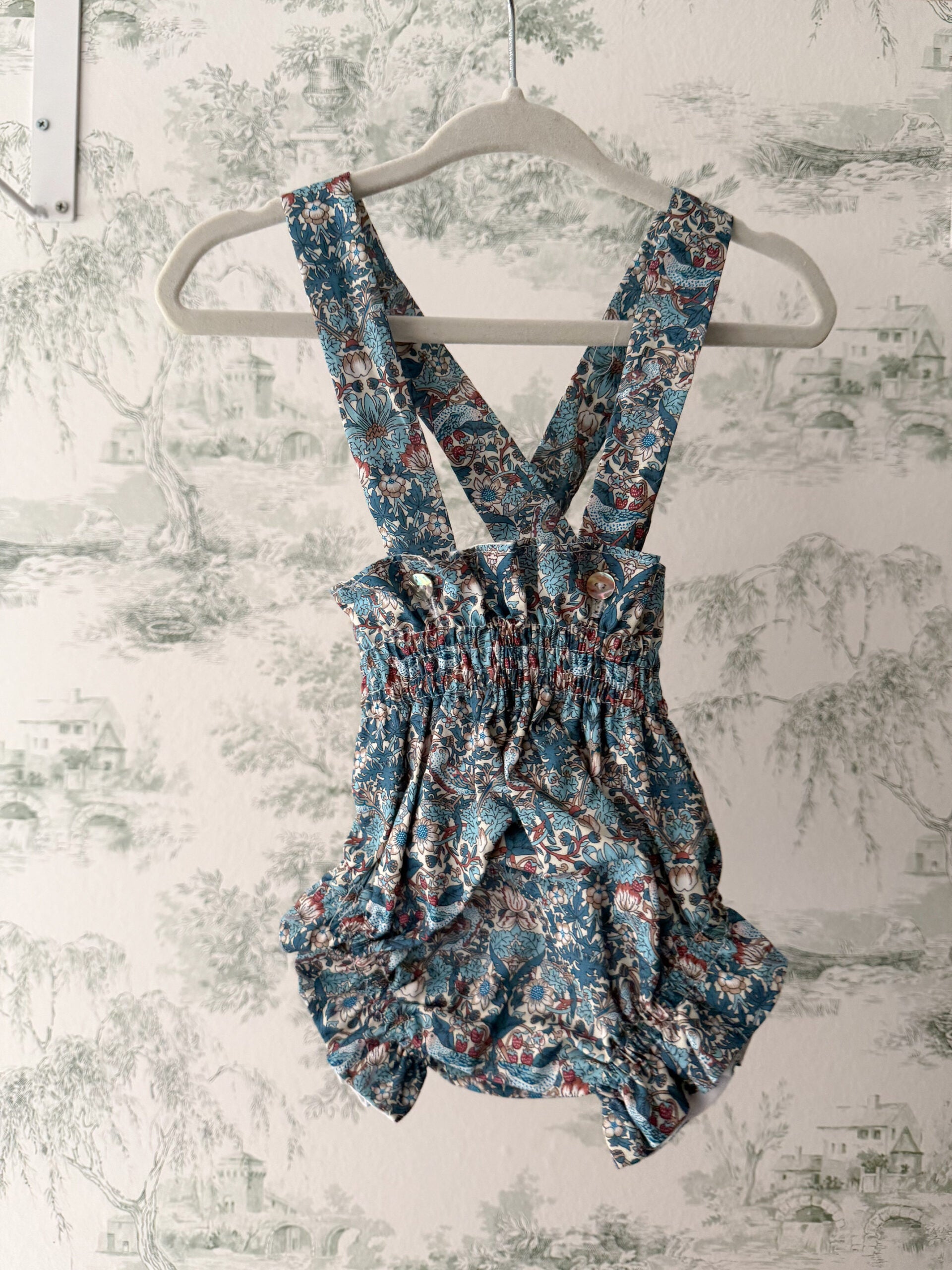 Cubre con tirantes liberty