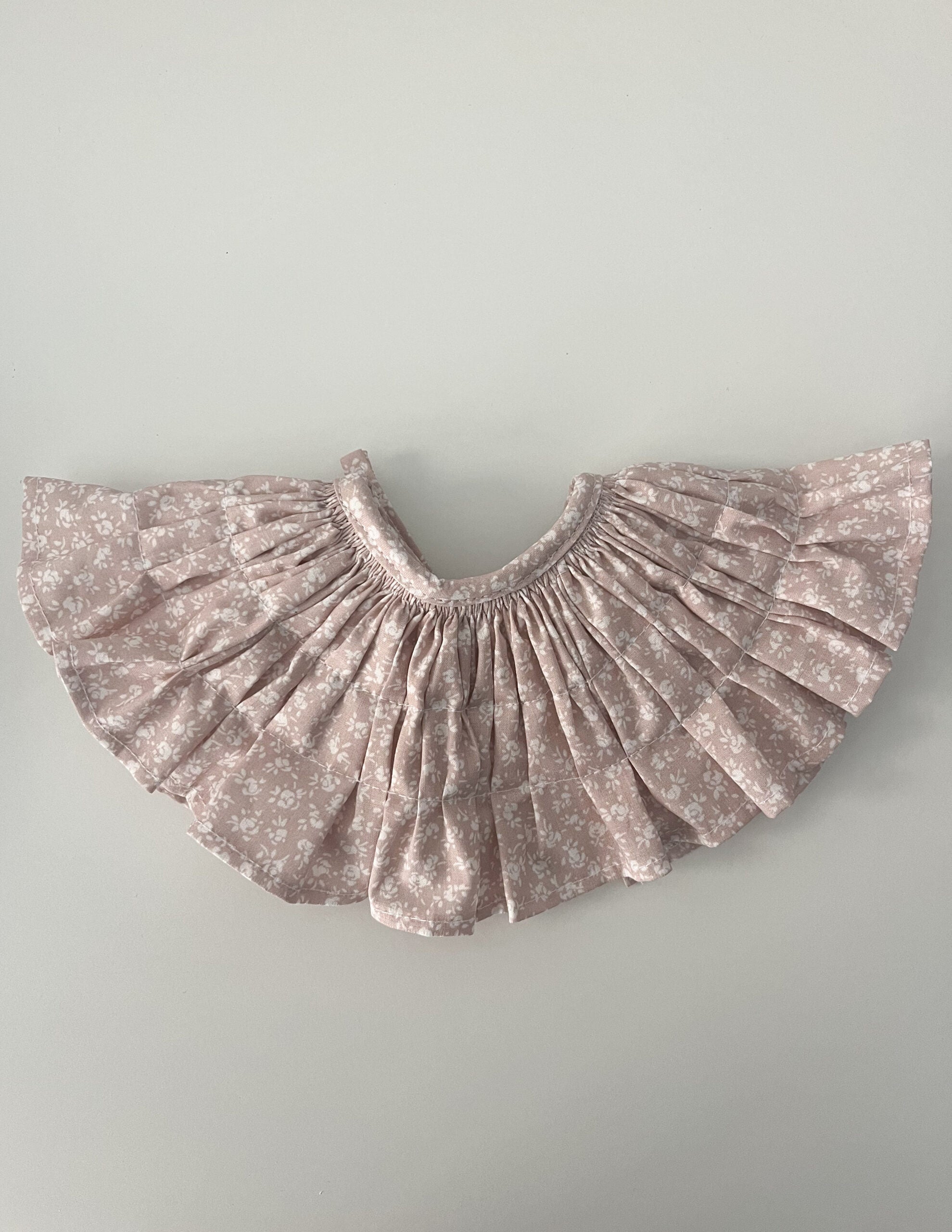 Cuello Lola hojas rosas