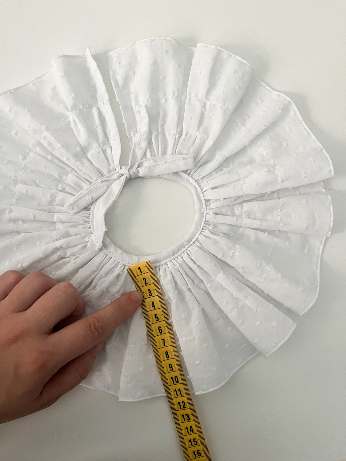 Cuello Lola flor olivia