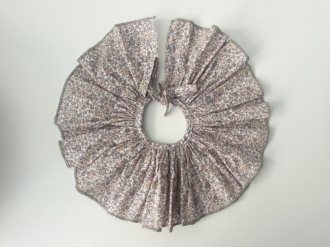 Cuello Lola flor gris nude