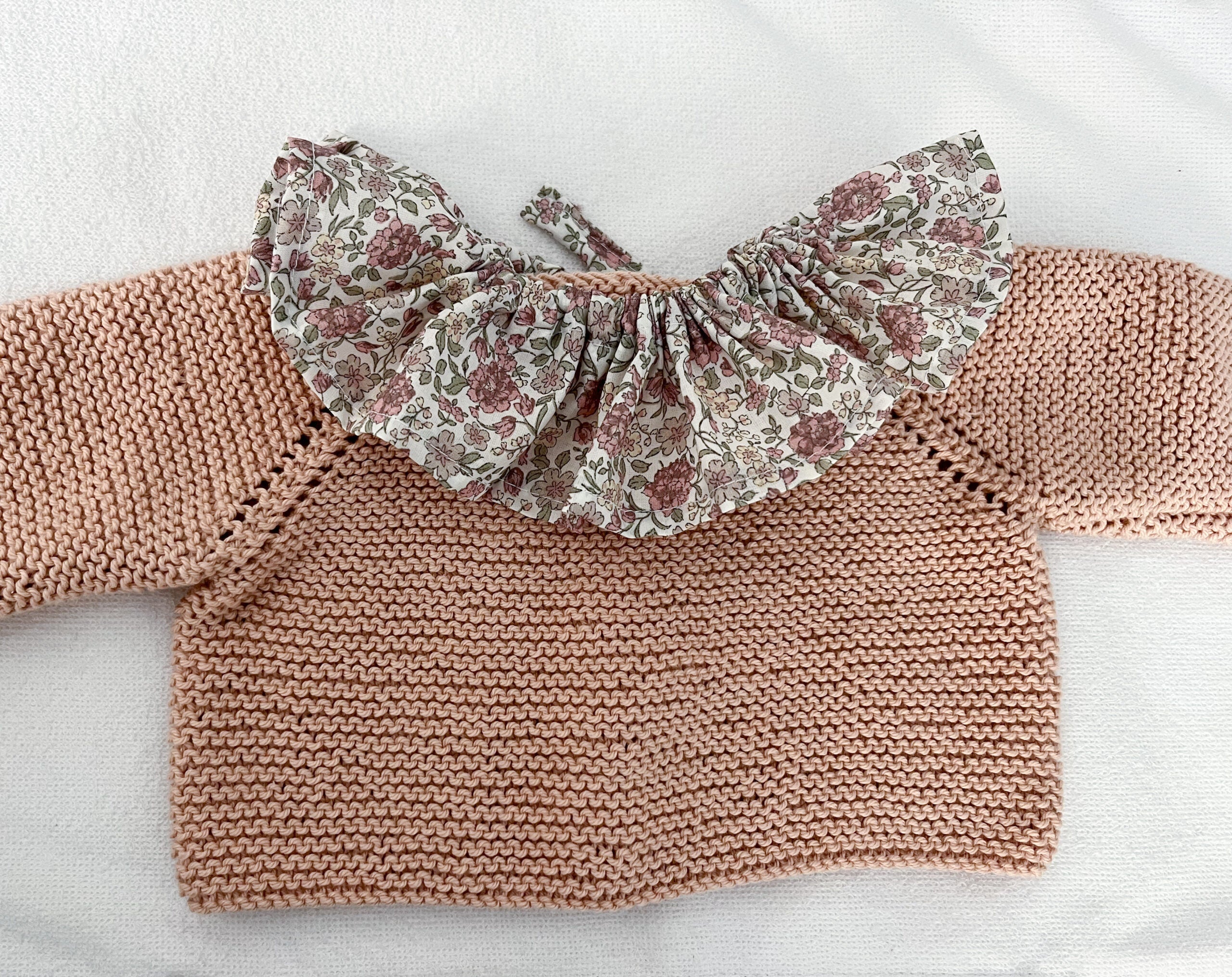 Cuello regulable flor olivia