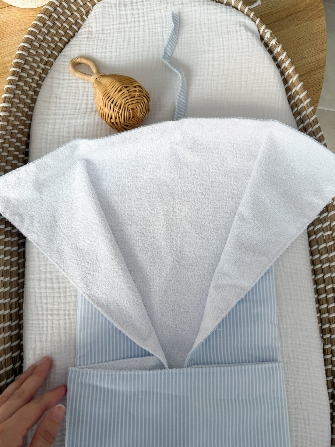 Cambiador impermeable rayas relieve celeste