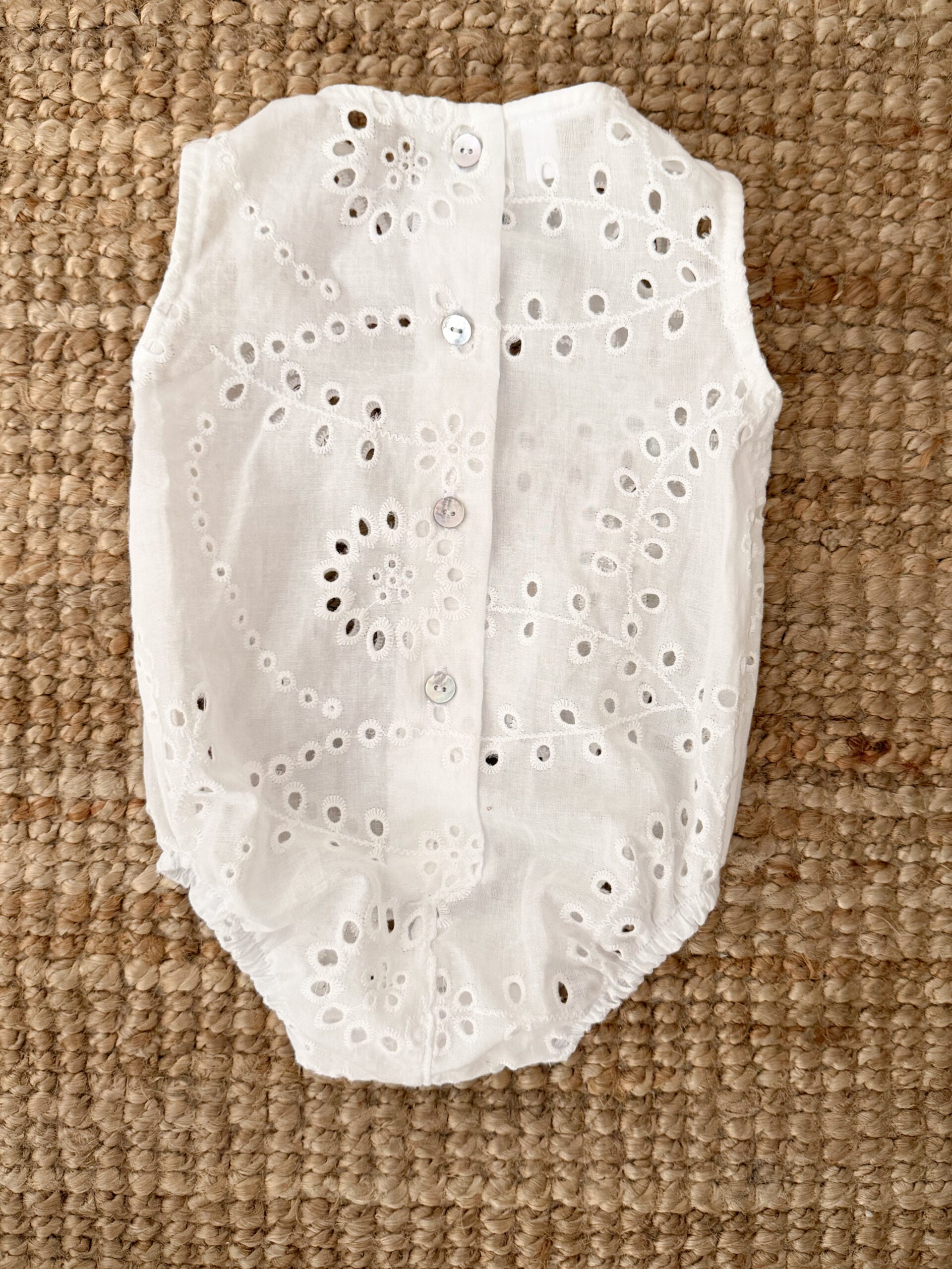 Pelele perforado blanco