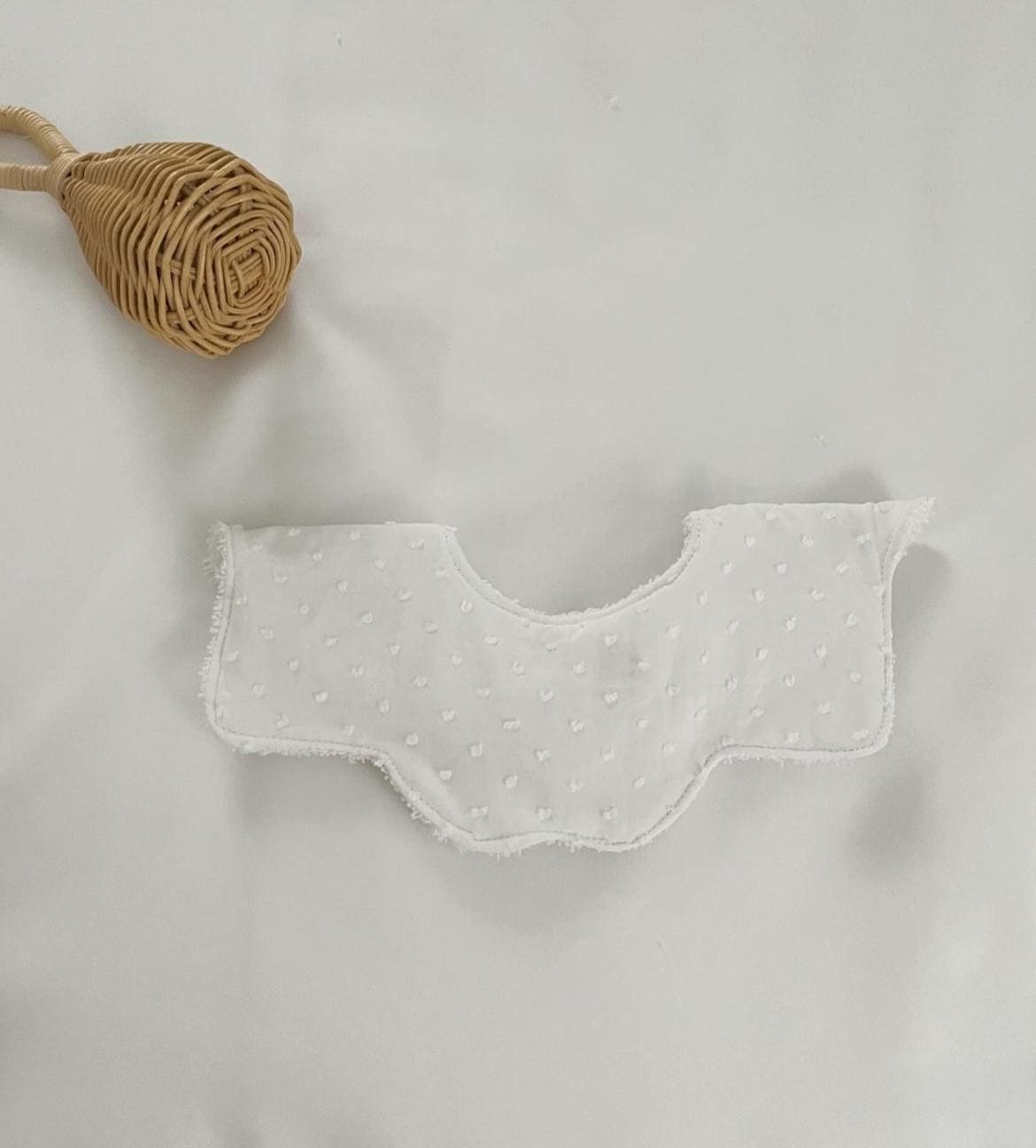 Cuello salvababas ondas plumeti blanco