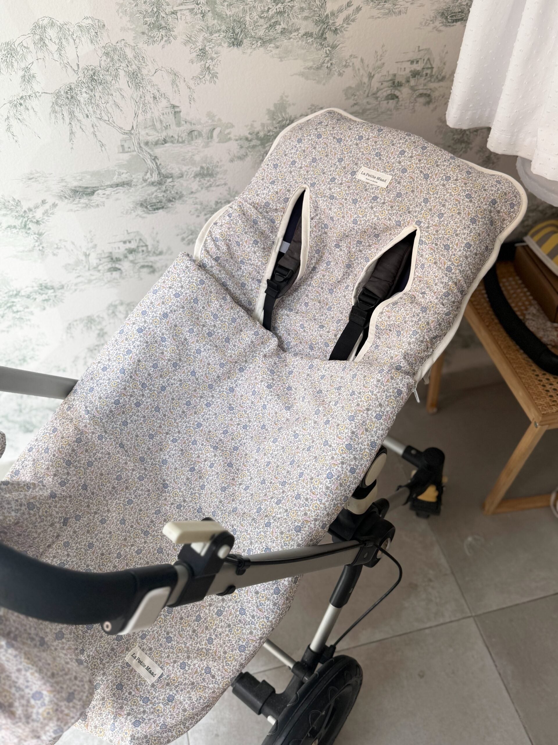 Saco universal para silla en flor gris nude