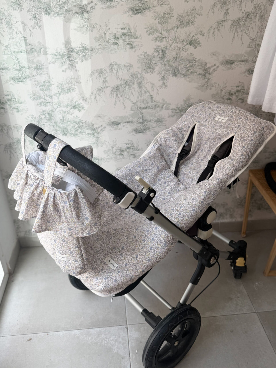 Saco universal para silla en flor gris nude