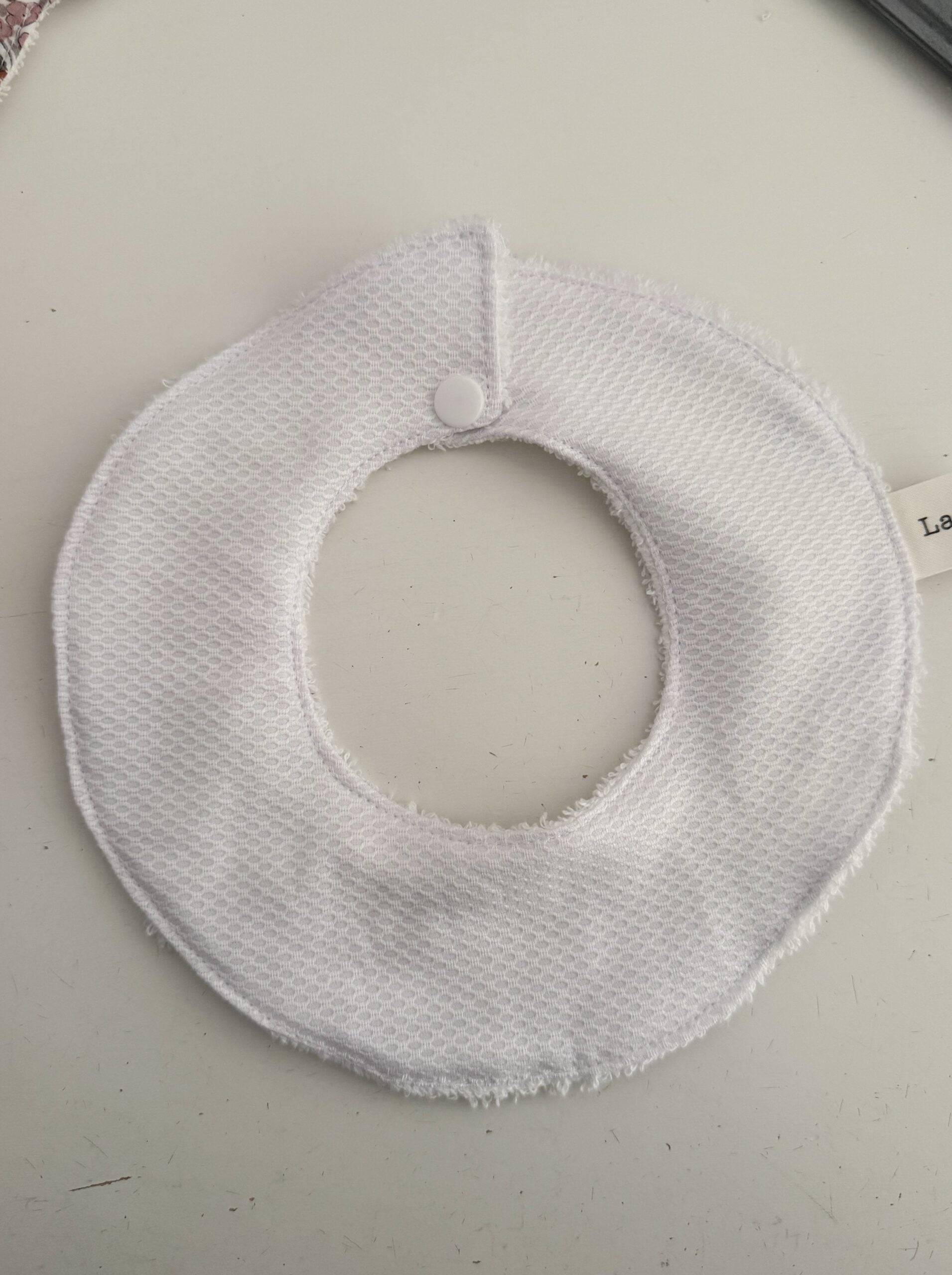 Cuello salvababas piqué blanco