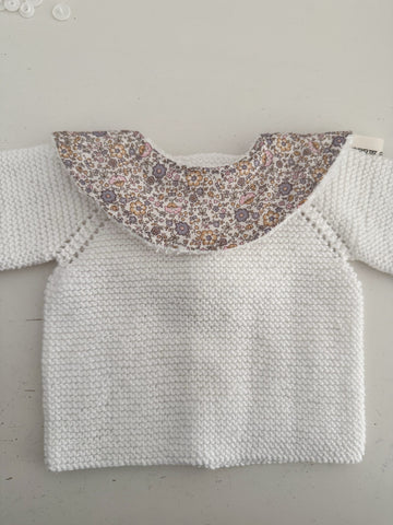 Cuello salvababas flor gris nude
