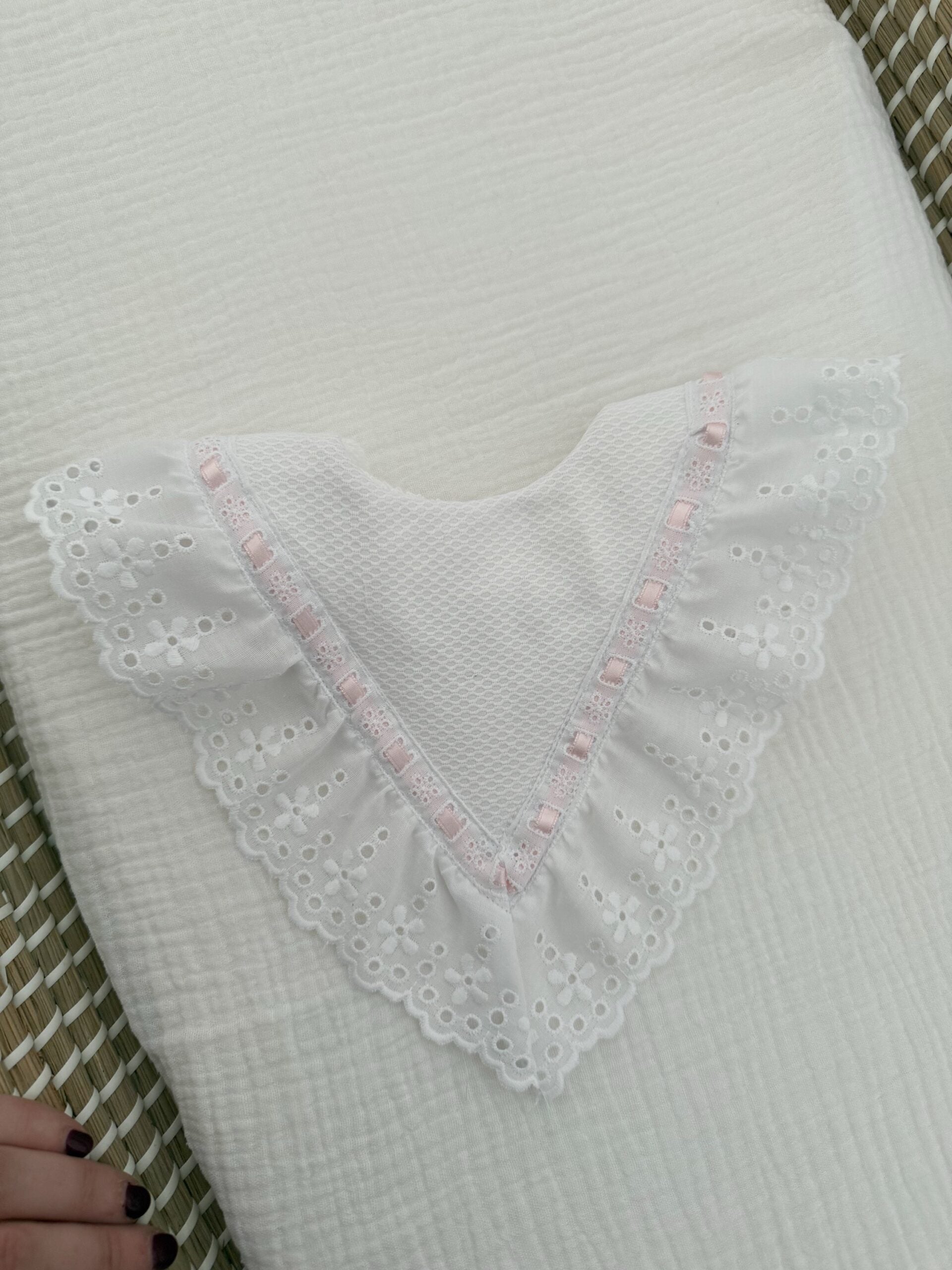 Babero Nani con lazo rosa bebé