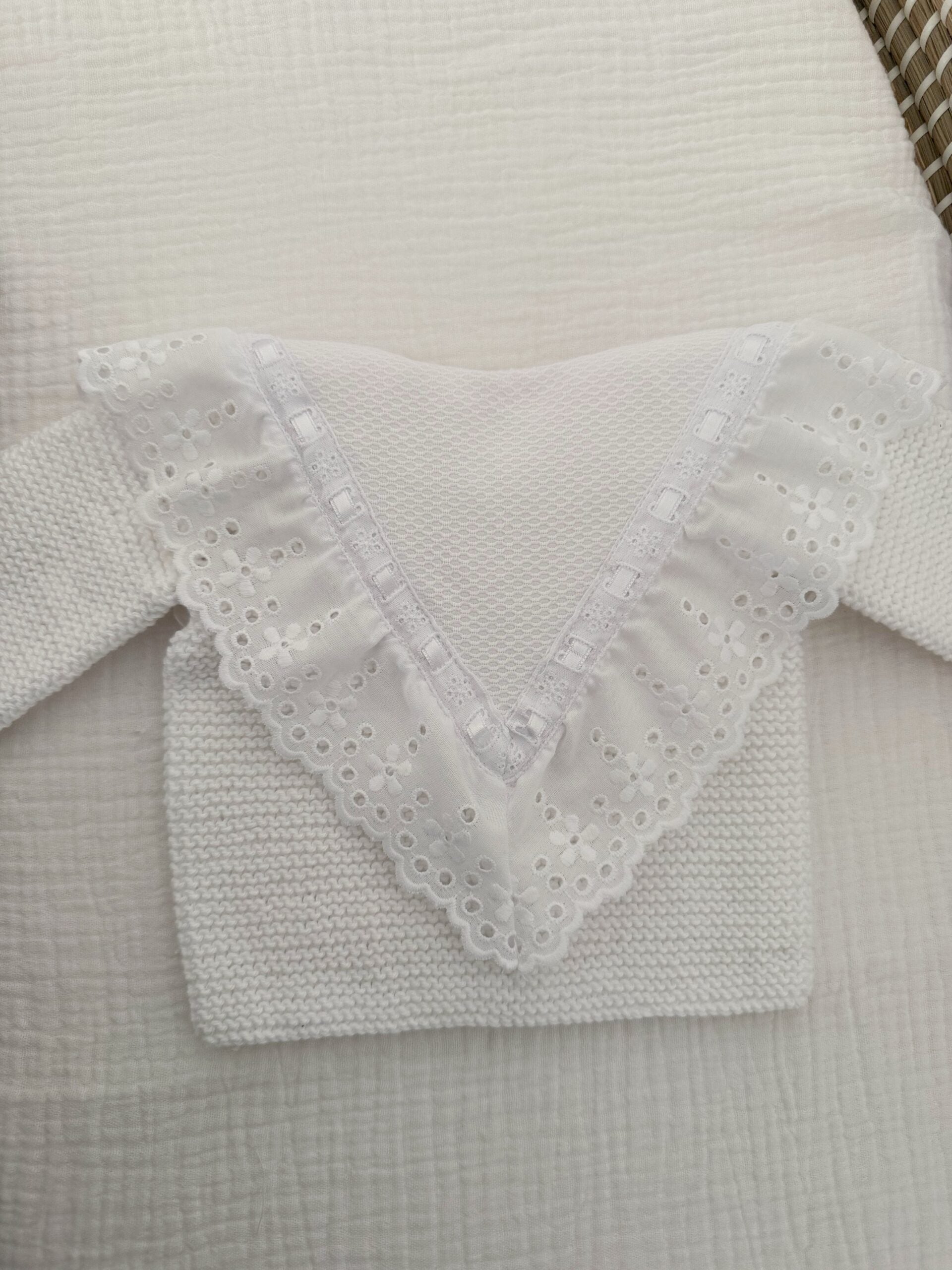 Babero Nani con lazo blanco