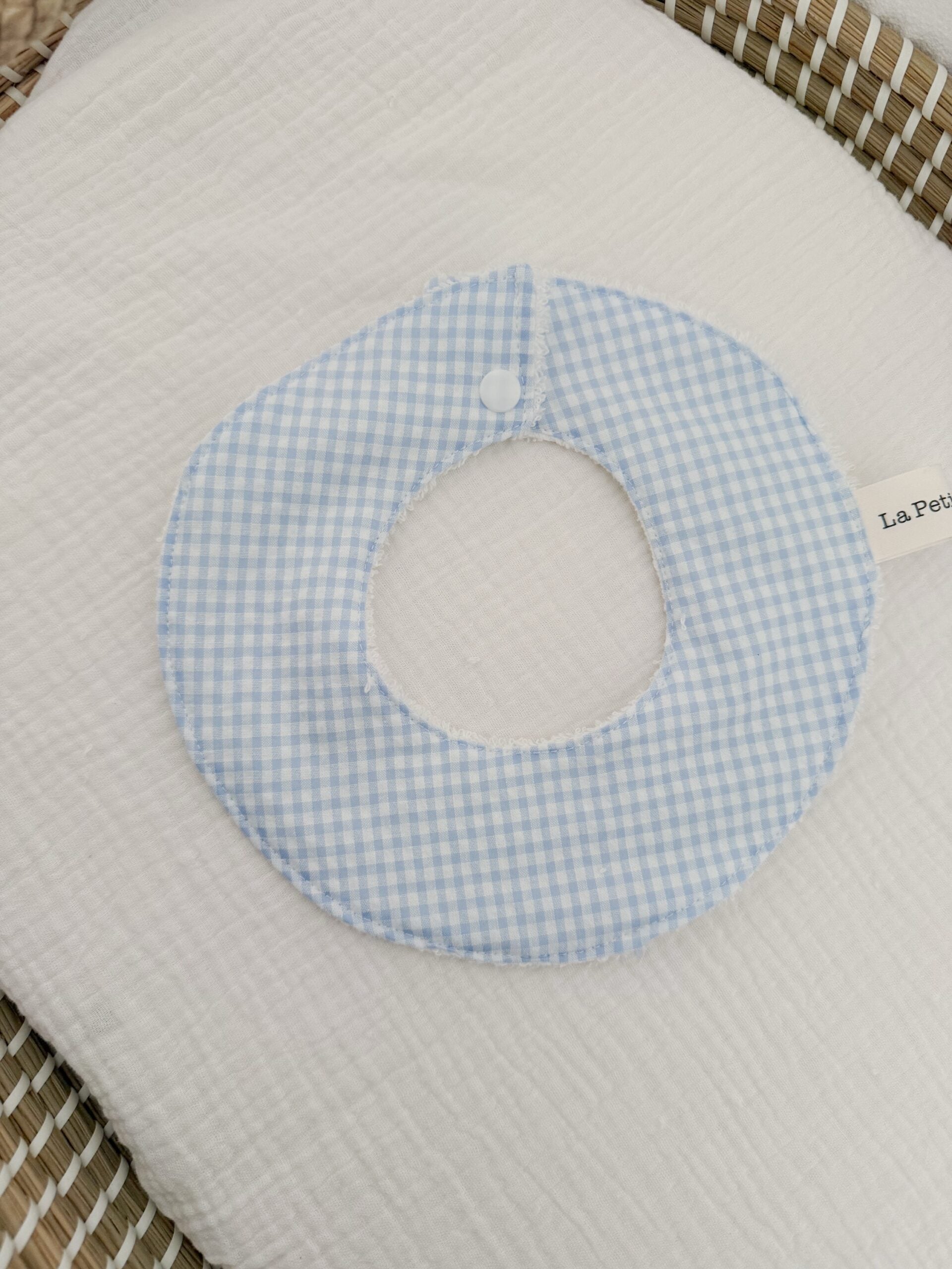 Cuello salvababas vichy celeste