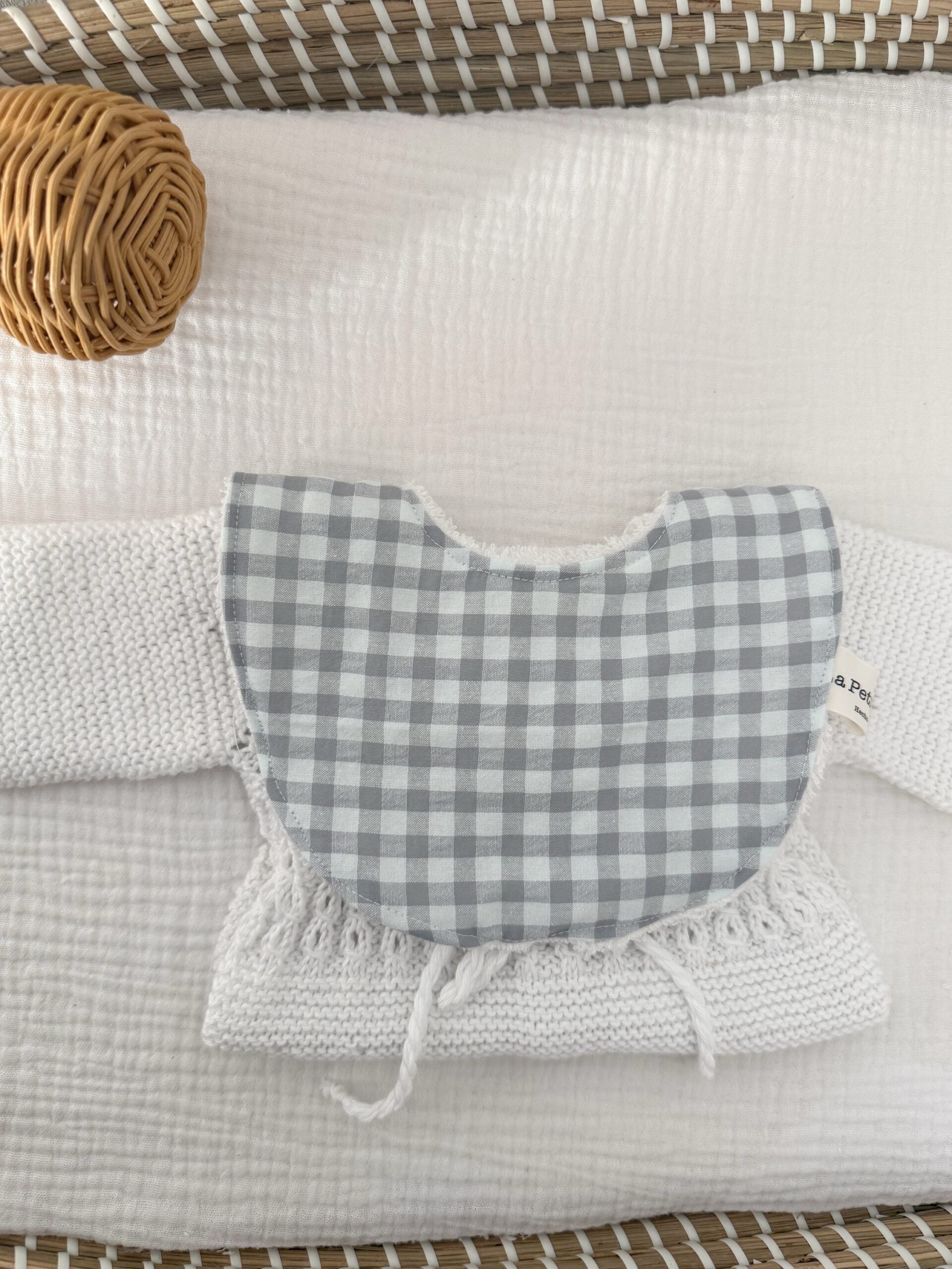 Babero vichy gris