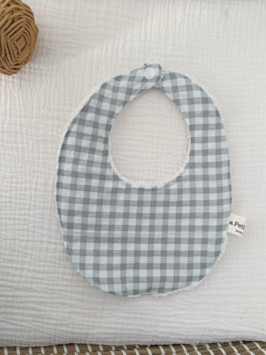 Babero vichy gris